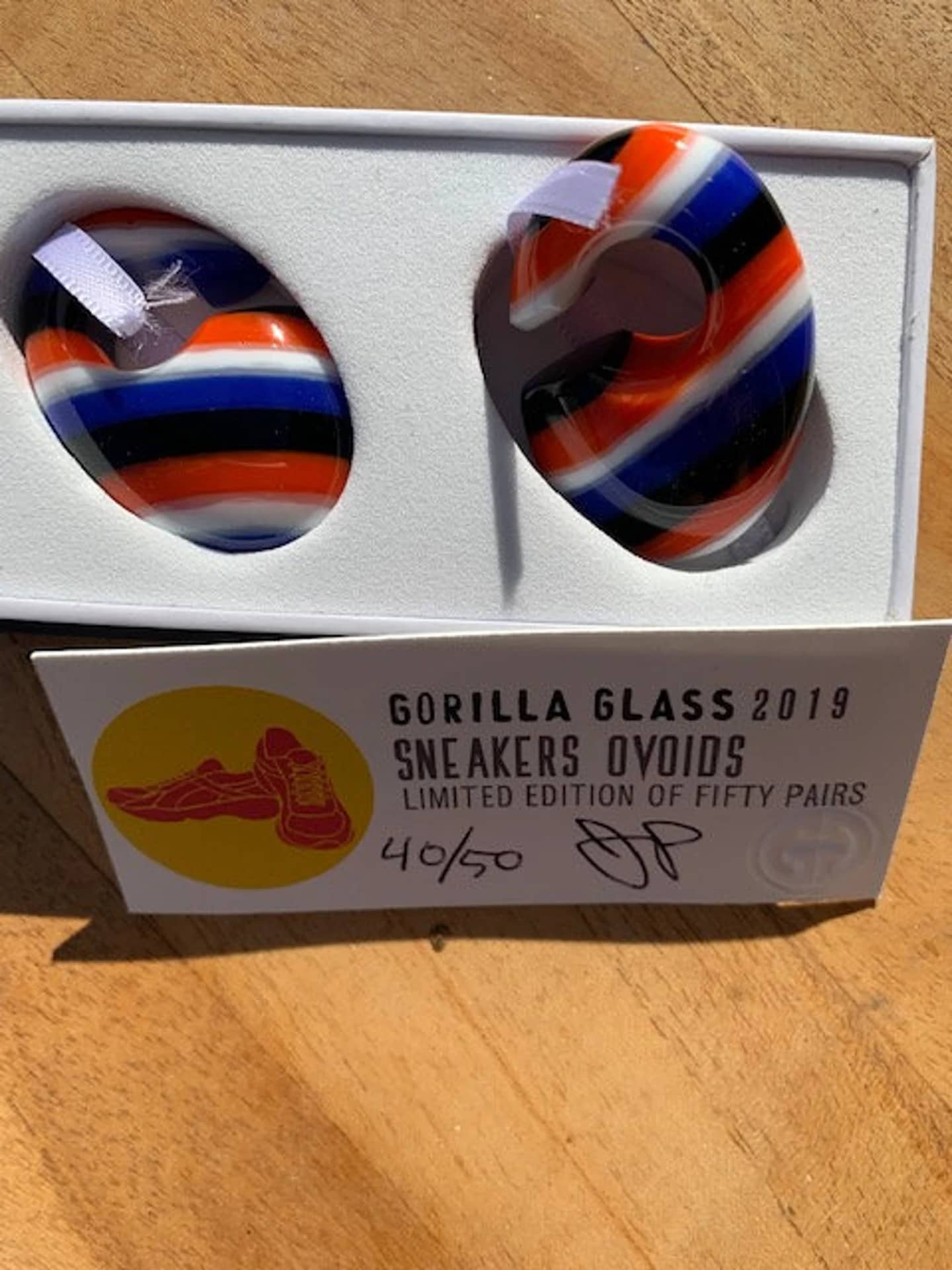 Gorilla Glass Sneaker Ovoids Stripes with card